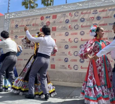 Presentaci?n cultural en Balboa Park durante activaci?n del Callej?n R?o Bravo